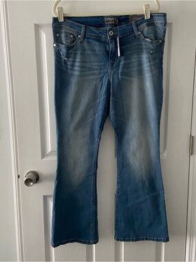 Torrid Luxe Slim Boot Jeans – Size 16 Short – NWT Medium Wash Stretch Denim